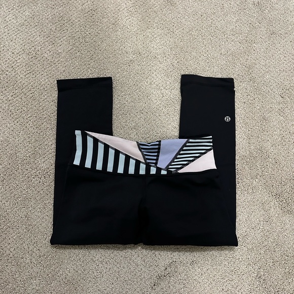 Lululemon capri legging stripes size 6 - Picture 6 of 7